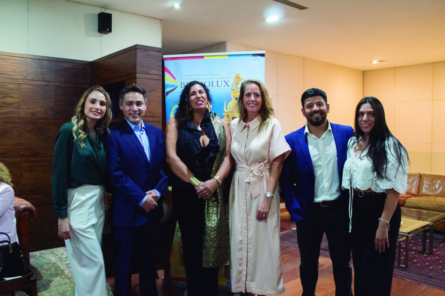 Josefa Cardona, Jonathan Ortiz; Pamela Goicovich, Presidente Cámara Internacional del Litio; Ann Bruggeman, Gerente General Belgolux; Rodrigo Zamora, Pamela Sandoval. 