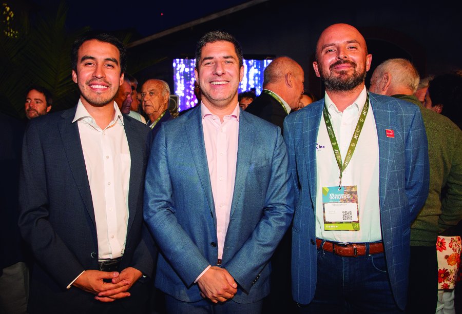 Felipe Abarca, Subsecretaría Turismo; Cristian Gament, gerente comercial grupo Almacruz; Darío García, Seremi de Economía, Fomento y Turismo