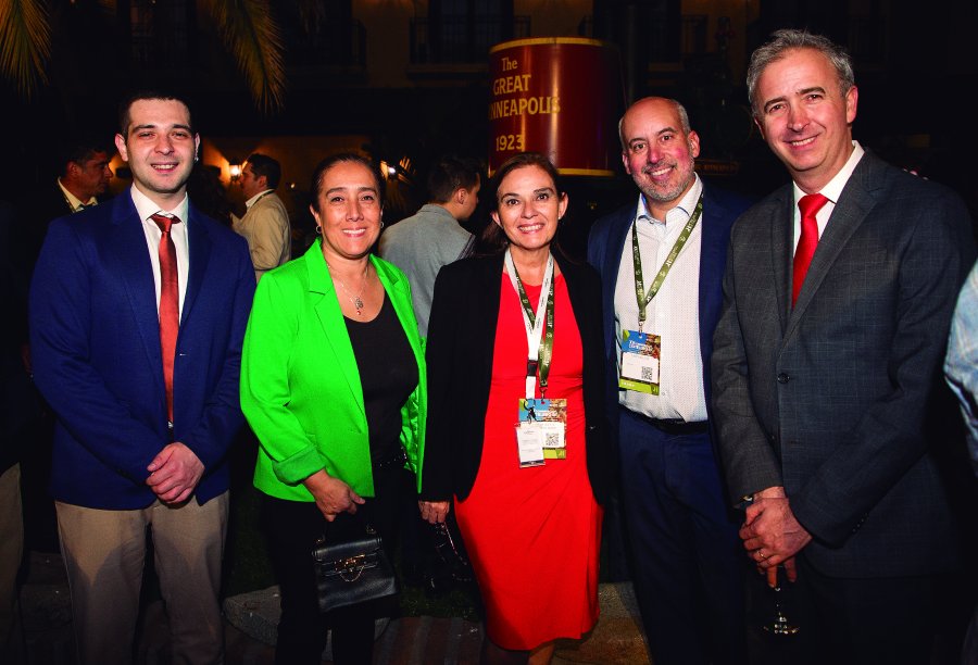 Lucas Hevia, Claudia Caceres, Liliana Guajardo, Cristóbal Dib, Álvaro Castillo 